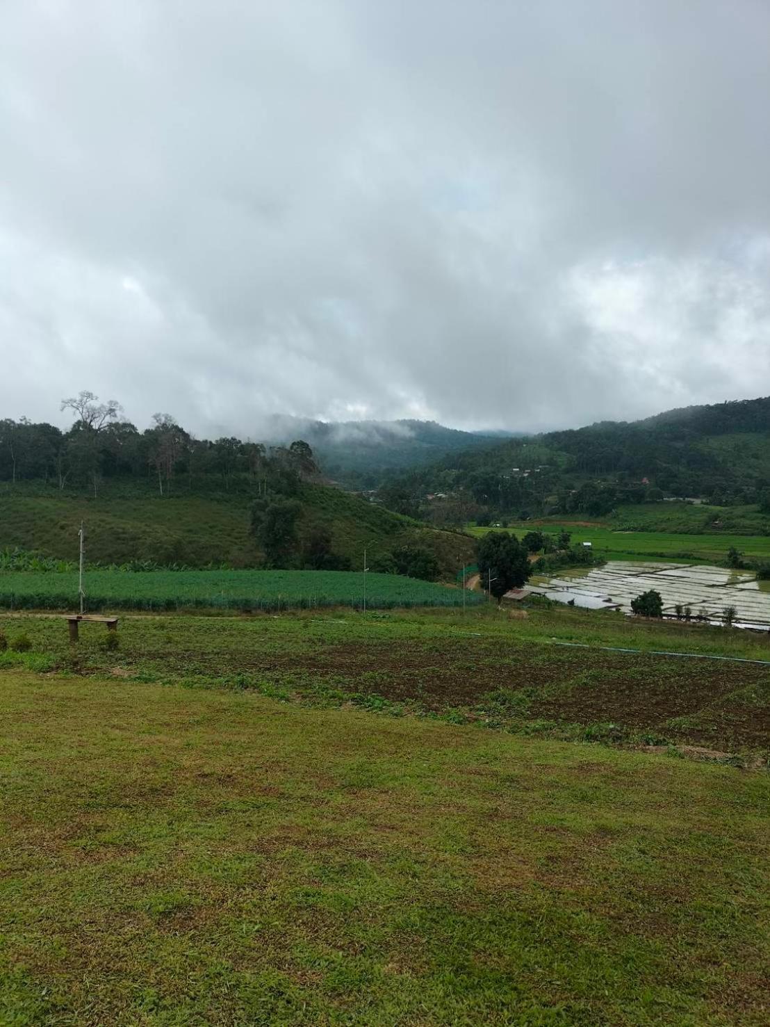 ホテル สวนไร่รุ่งอรุณ Suan Rai Rungarun Ban Na Pa Paek エクステリア 写真